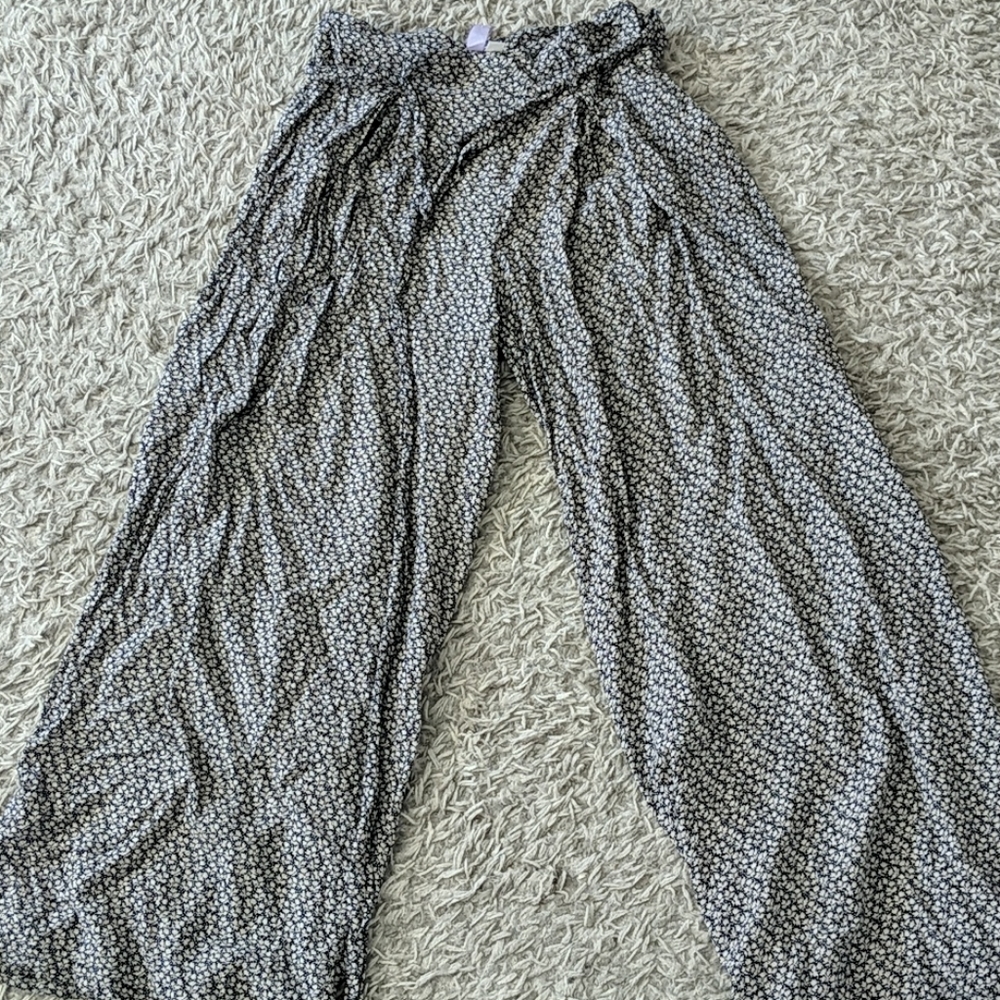Flowy Patterned tie front Pants